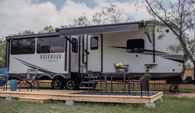 Hill Country Escape/45 minutes from downtown Austin 1 King 1 Queen Bed Full Kitc