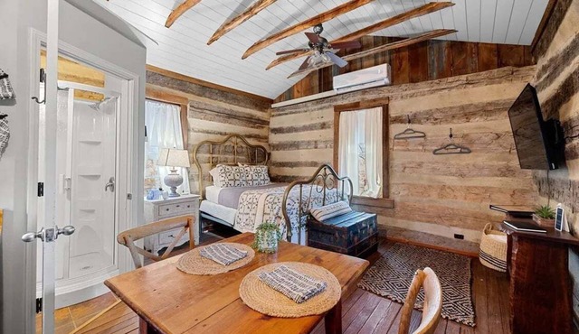 Historic Augusta Log Cabin | Wine Country