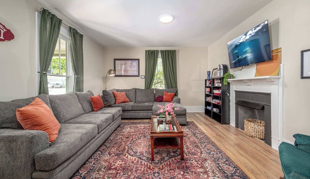 Historic Chapel Hill Home near Downtown Culture