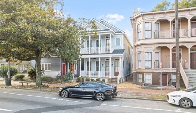 Historic District Gem - 2BR/2BA, Walk to Forsyth Park - Lower Level