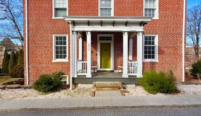 Historic DT Lynchburg Apt, Walk To Shops & Dining