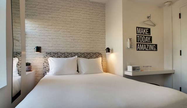 Hive Queen, Hotel Hive, Clean and Modern, Historic