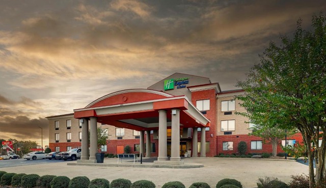 Holiday Inn Express Hotel & Suites- Gadsden by IHG