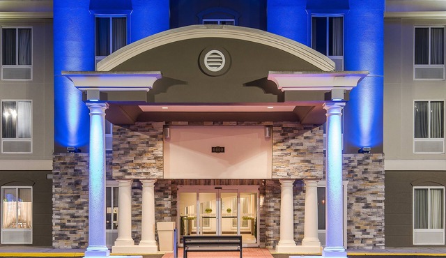 Holiday Inn Express & Suites Philadelphia - Mt. Laurel by IHG