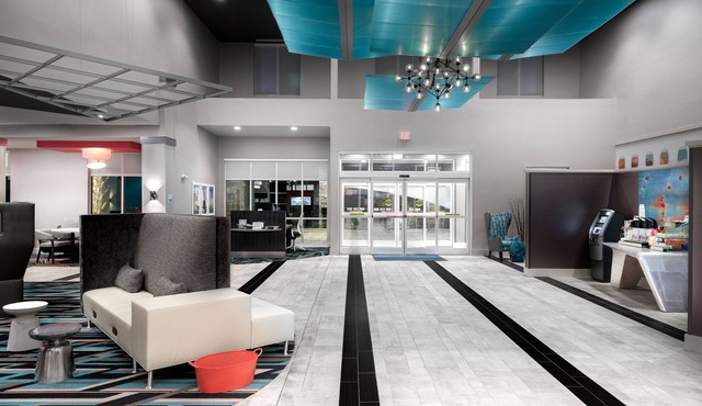 Holiday Inn Express & Suites Charlotte Airport by IHG