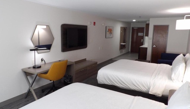 Holiday Inn Express & Suites - Huntsville Airport by IHG