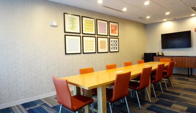 Holiday Inn Express & Suites Omaha - Millard Area by IHG