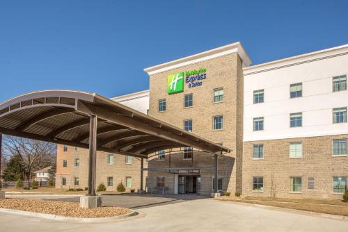 Holiday Inn Express & Suites Shawnee - Kansas City West by IHG