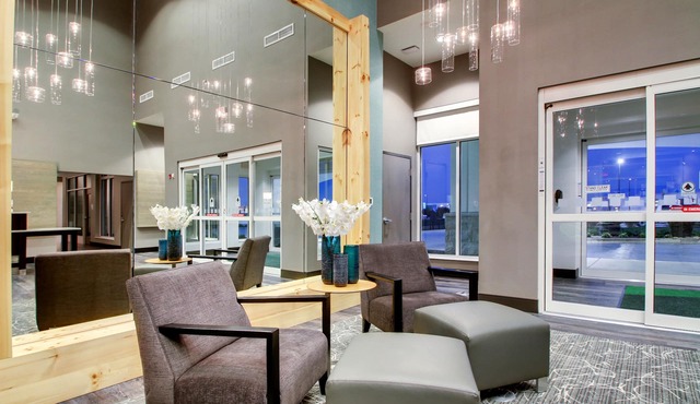 Holiday Inn & Suites Peoria At Grand Prairie by IHG