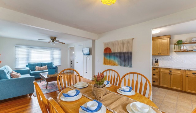 ~ Home away from home, including Beach Badges to Jenkinson's Beach! ~