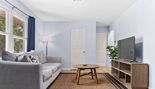 Home Suite Home: B-Mintues to Downtown & P Heights