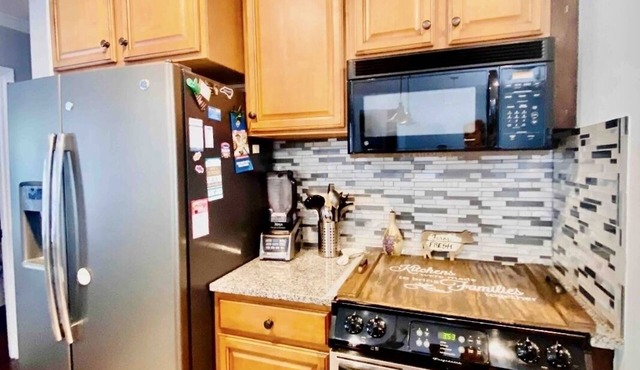 Home with yard near UNCW & Wrightsville Beach