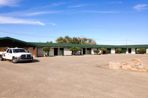 HomeTown Inn By OYO Lakin, KS