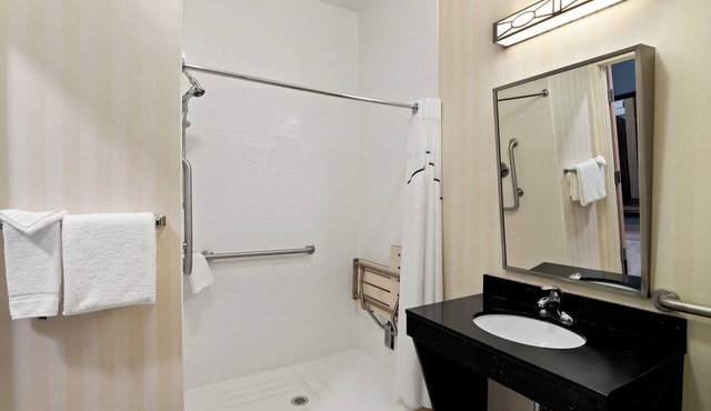 HomeTowne Studios by Red Roof East Lansing - Okemos