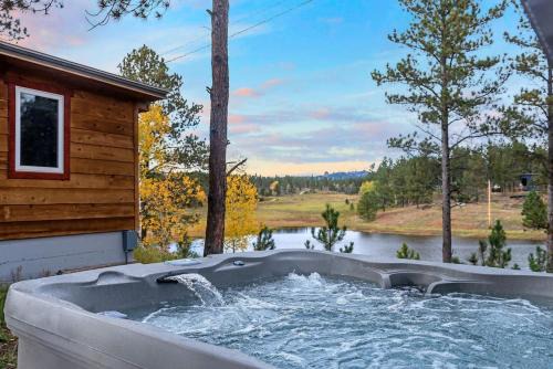 Hottub Hideaway: Firepit; Sauna; Views; Wildlife