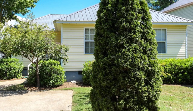 House #20 Sunshine Cottage (Not Pet Friendly)