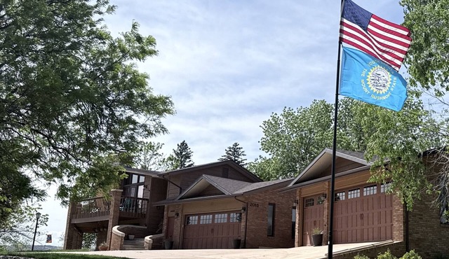Hub to Black Hills destinations, 1 acre in city, 2 King beds, 3BR, 2 1/2 BA