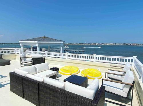 Icon Playce: Beachfront with 360 rooftop