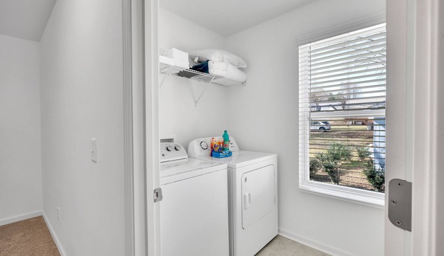 Idlewild South Spacious~ 4BR + 6 Min drive Uptown