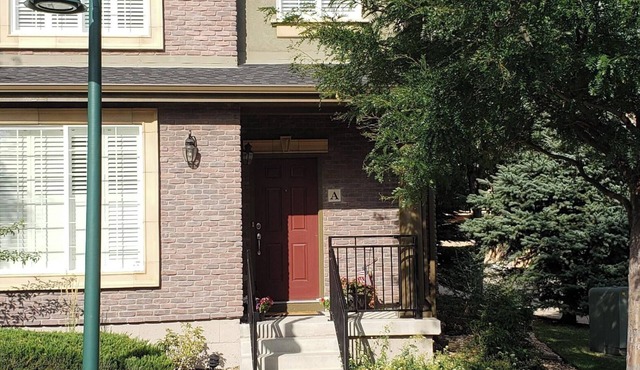 Immaculate, Cozy 2-bedroom townhome in delightful Highlands Ranch