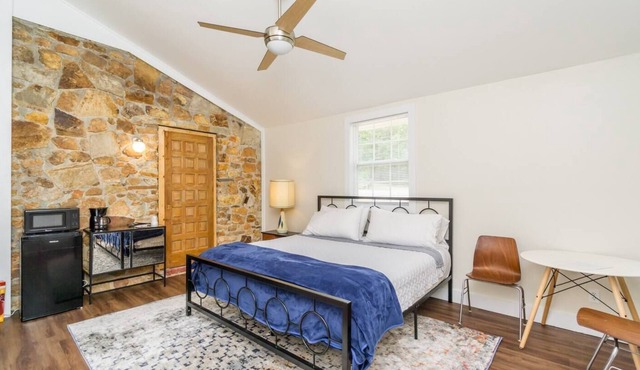 Indian Hills Retro Motel Suite F