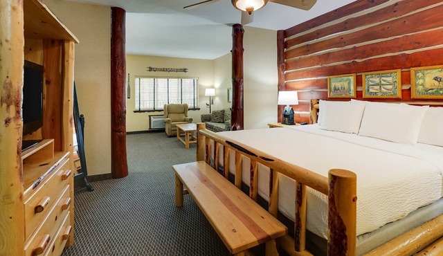 Indoor & Outdoor Pool Escape in Johnston | 5 mi to Gray’s Lake Park
