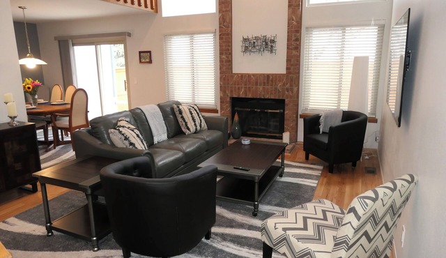 Inviting 3-bedroom townhome in tranquil Centennial. Discount for 1-3 month stays