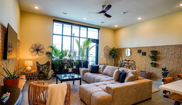 Jungle Jasper Suite - NEW Loft near Massachusetts!