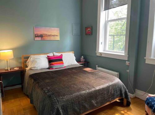 Junior 1-Bedroom Apt in Lovely Uptown Brownstone