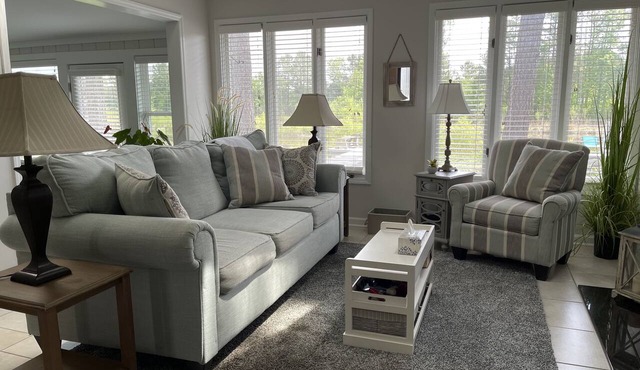 Kelly's Cozy Golf Getaway/Enclosed Patio/Lakeside/Woodlake's Maples Golf Course on Site/Minutes from Fort Bragg/40 Plus Golf Courses Nearby/Sleeps 8