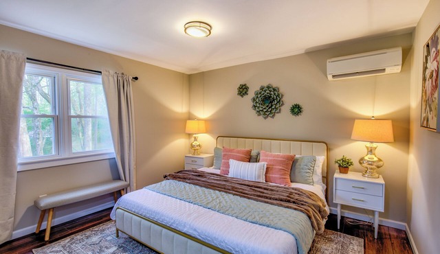 King-Bed, Game Room, Large Kitchen Retreat in Saluda