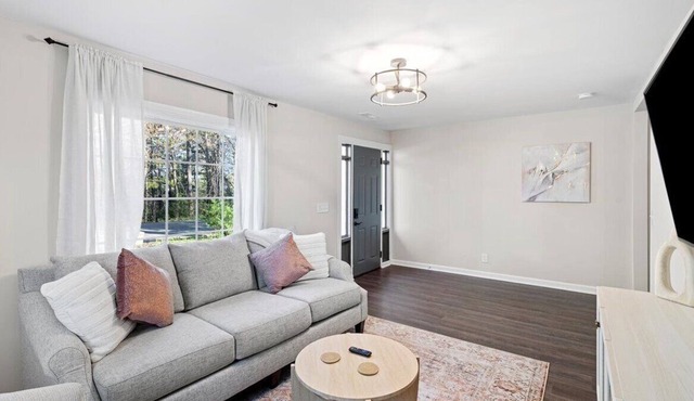 King Bed, HUGE Shower & Beautiful Finishes