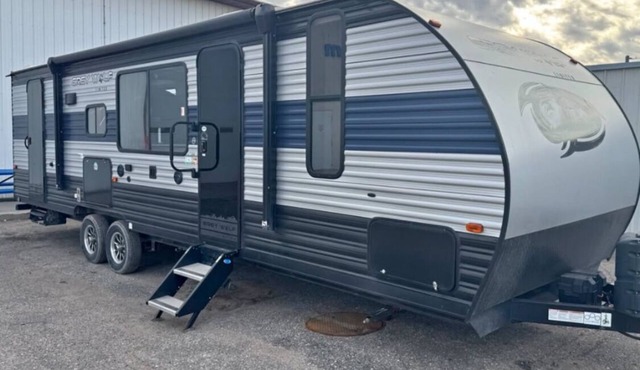 Kookie Kamper 2022 Cherokee Grey Wolf Forest River