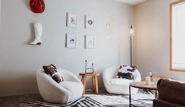 Laid-back - Industrial Chic - Game room