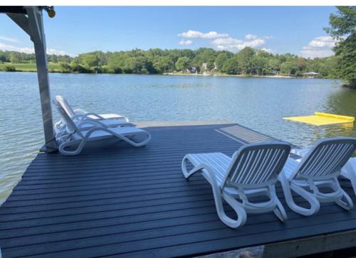 Lake Anna Virginia Waterfront Master Suite