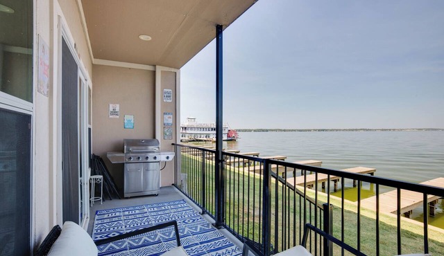 Lake Conroe Waterfront Home: Patio & Shared Pool!