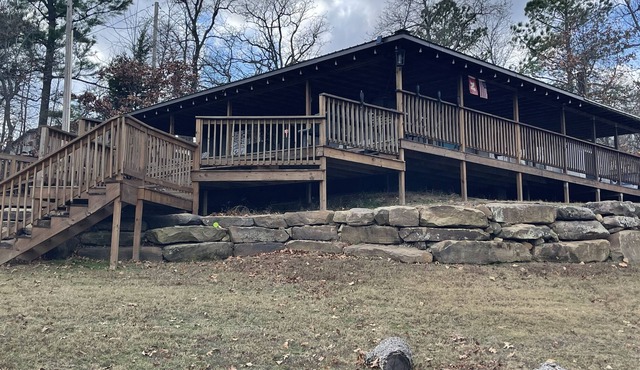 Lake Daze Lakefront Retreat- Sleeps 8 or more