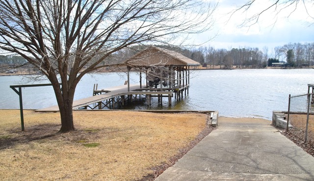 Lake Front House! Great fishing on Lake Weiss