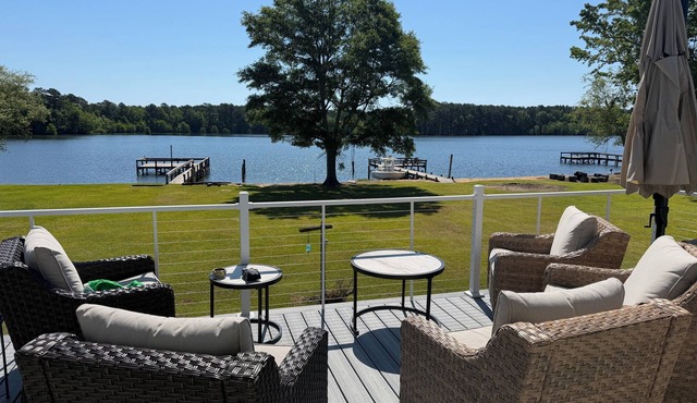 Lake Marion FRONT Home. Goat Island/Summerton. Private dock & ramp. Sleeps 12!