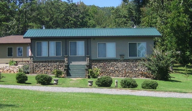 Lake & mountain views! Covered Boat Port w/Power, Pets Welcome