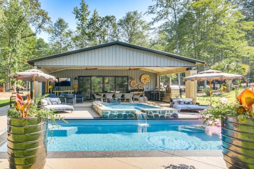 Lake Murray Paradise w/Shared Pool & Hot Tub!