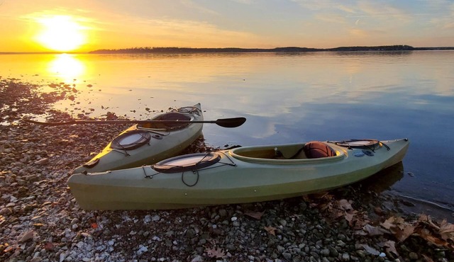 Lake View Cottage with Kayaks 6th Night Free