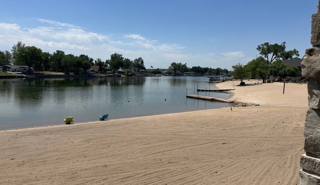 Lakefront Bellevue Retreat 3BR/3BA Scenic Waterfront Escape