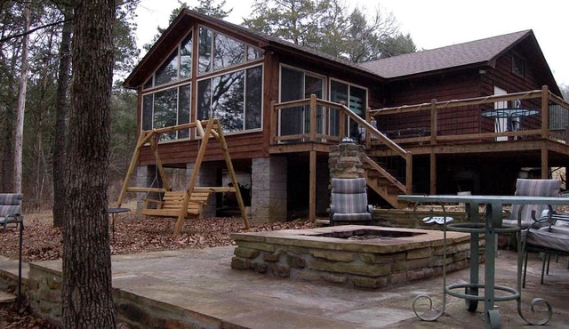 Lakefront Cabin Getaway with Firepit near Ozark National Forest in Scranton, Arkansas