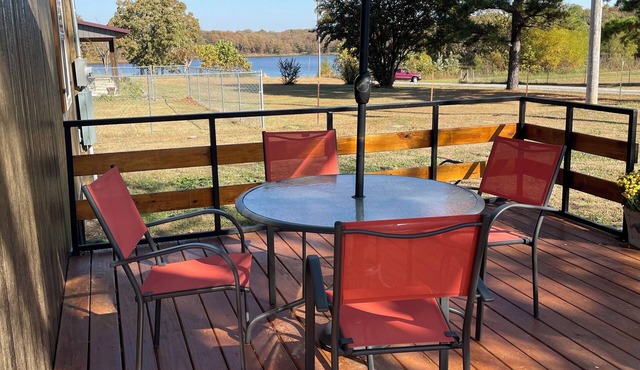 Lakefront cabin in Crowder