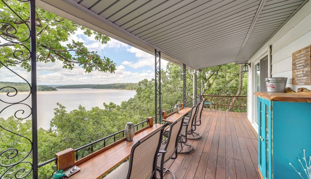 Lakefront Canadian Gem: Fire Pit, Decks & Grills