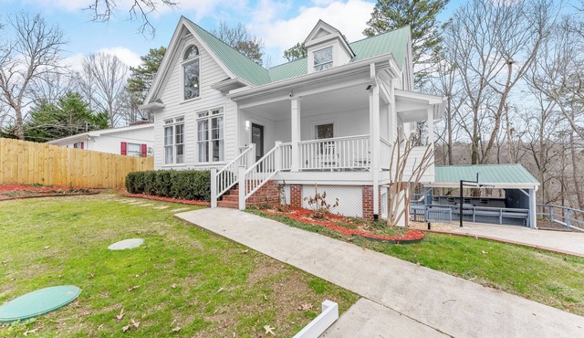 Lakefront, Deep Water Boat Dock & Private Ramp, Legendary Game Room, Lake Lanier in Gainesville