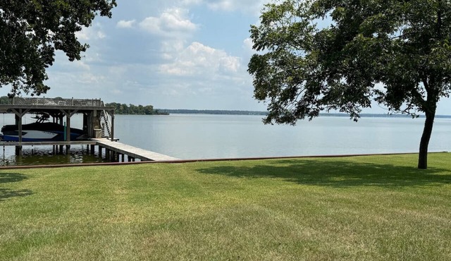 Lakefront Grand Getaway
