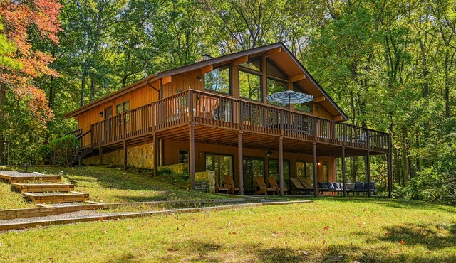 Lakefront home w/secluded cove, deep water dock, plenty of space