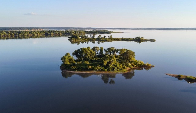Lakefront RV spot- Peaceful & breathtaking views, ideal for relax and recharge!